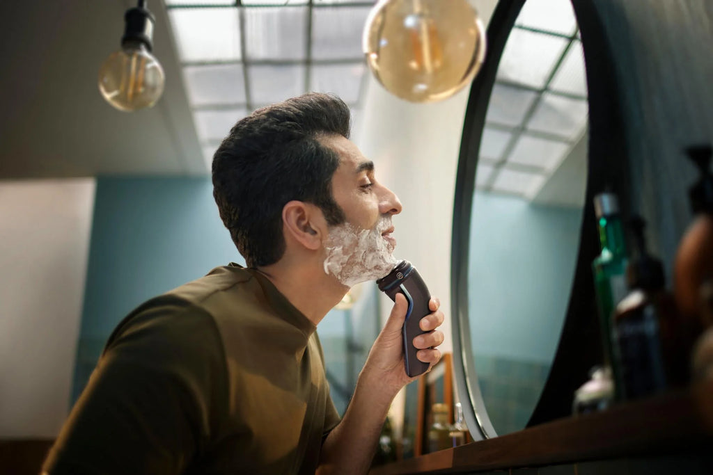 Rechargeable Wet & Dry Electric Shaver with Pop-Up Trimmer E377272