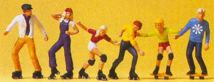 Rollerskaters (4) & Skateboarders (2) M46054