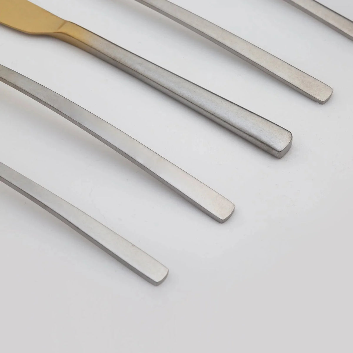 Gold Ombre 20-Piece Flatware Set N8025