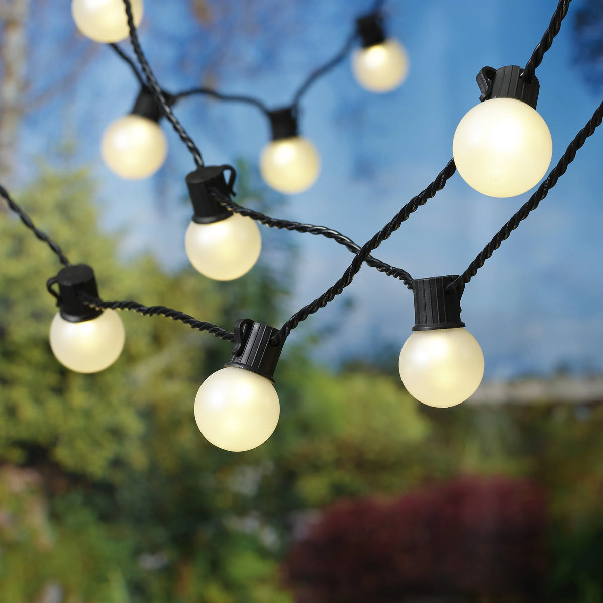 20-Count LED Frosted Globe Outdoor String Lights X5549