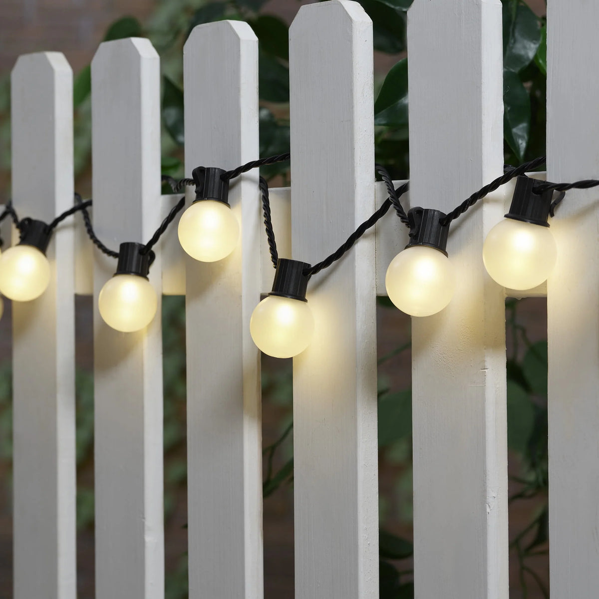 20-Count LED Frosted Globe Outdoor String Lights X5549