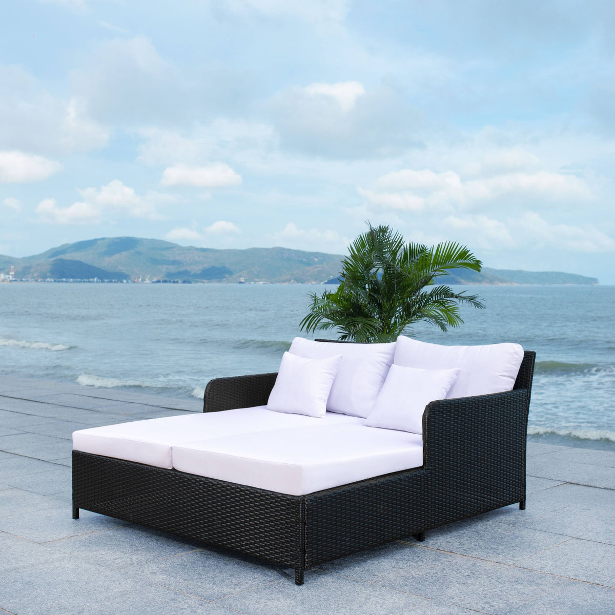 Grey and White Daybed R755