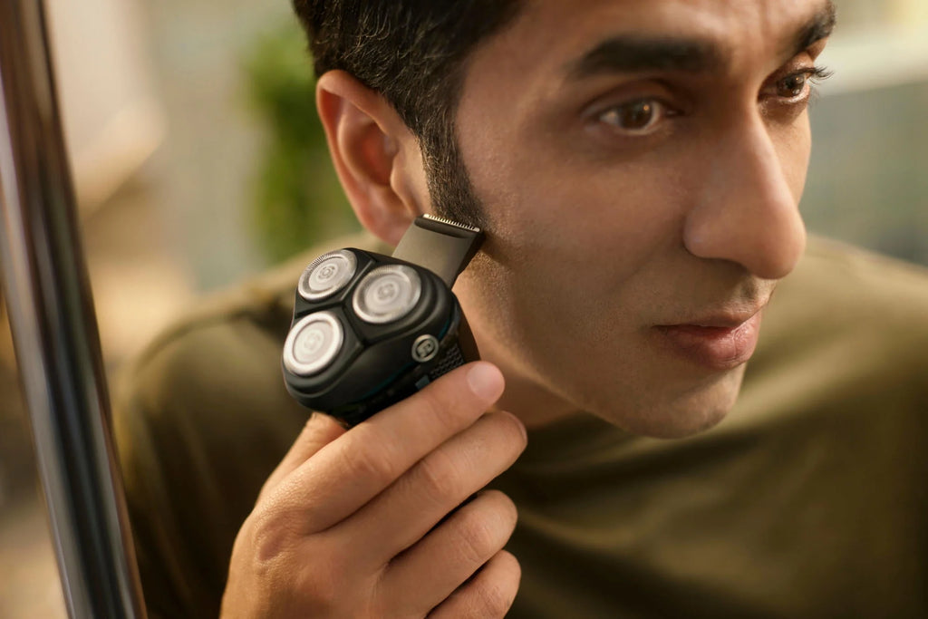 Rechargeable Wet & Dry Electric Shaver with Pop-Up Trimmer E377272