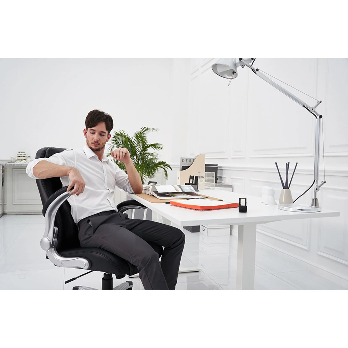 Ergonomic PU Leather Office Chair Y587702