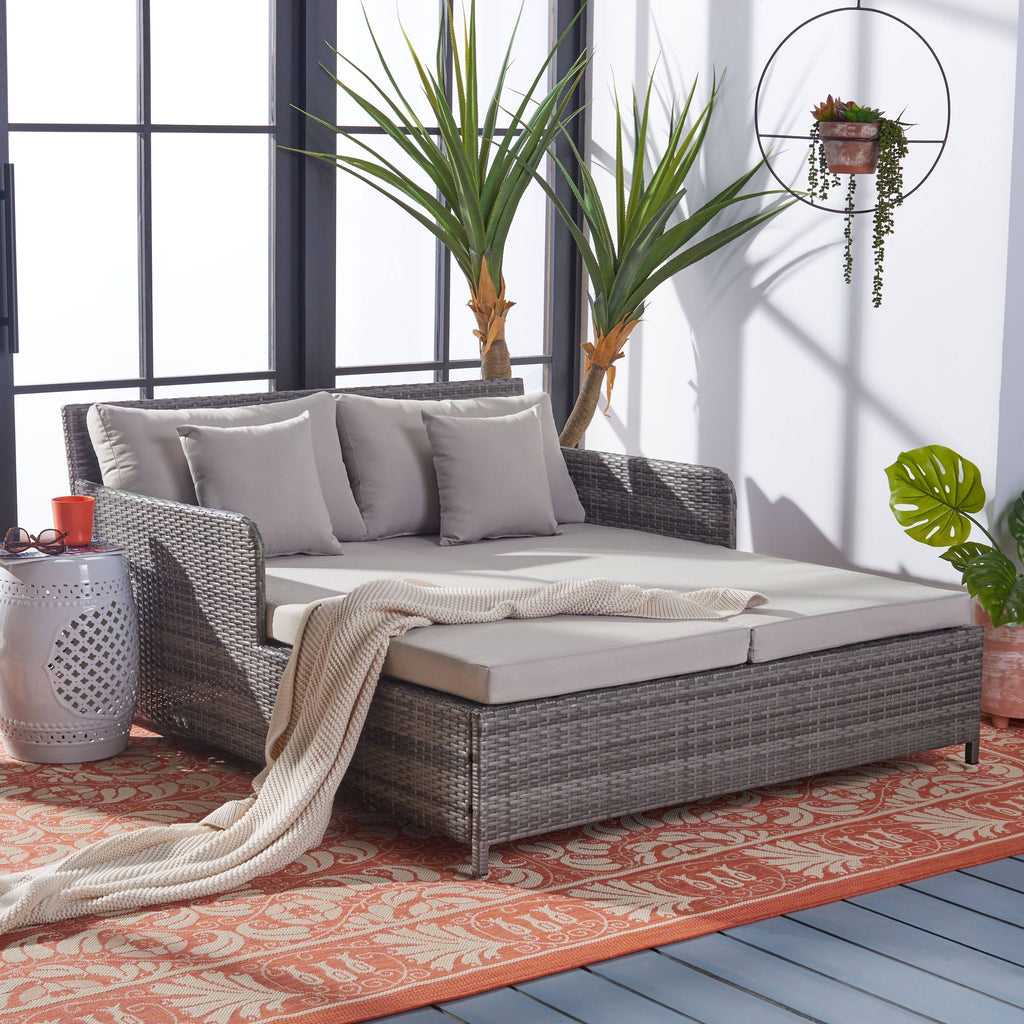 Grey and White Daybed R755
