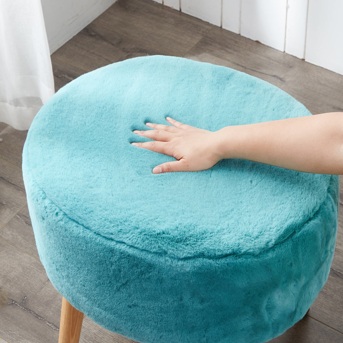 Heavy Faux Fur Oval Ottoman N7964